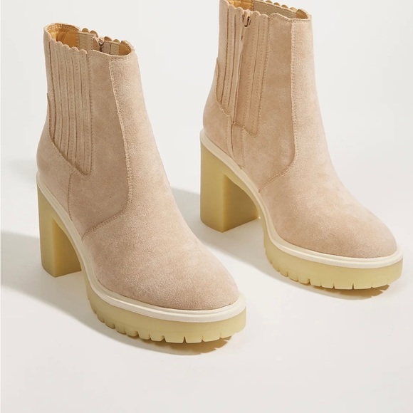 Francesca heeled boot in taupe NWT - Picture 3 of 3